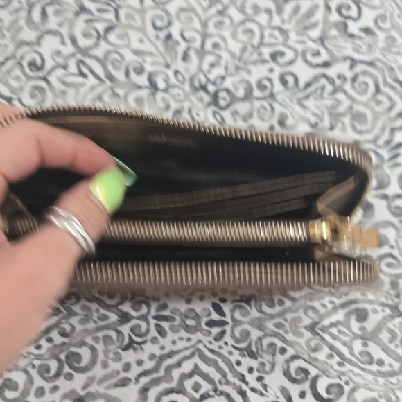 Prada Gold Metallic Wallet Sleek Design With Card Authentic - Picture 7 of 11